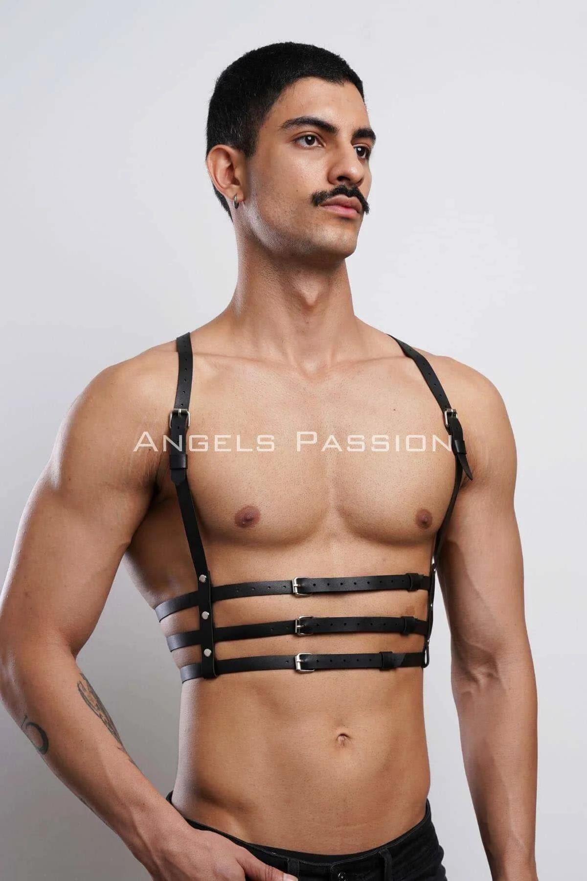 3 sıralı siyah harness siyah pantolon kombinasyonu, festival erkek aksesuar