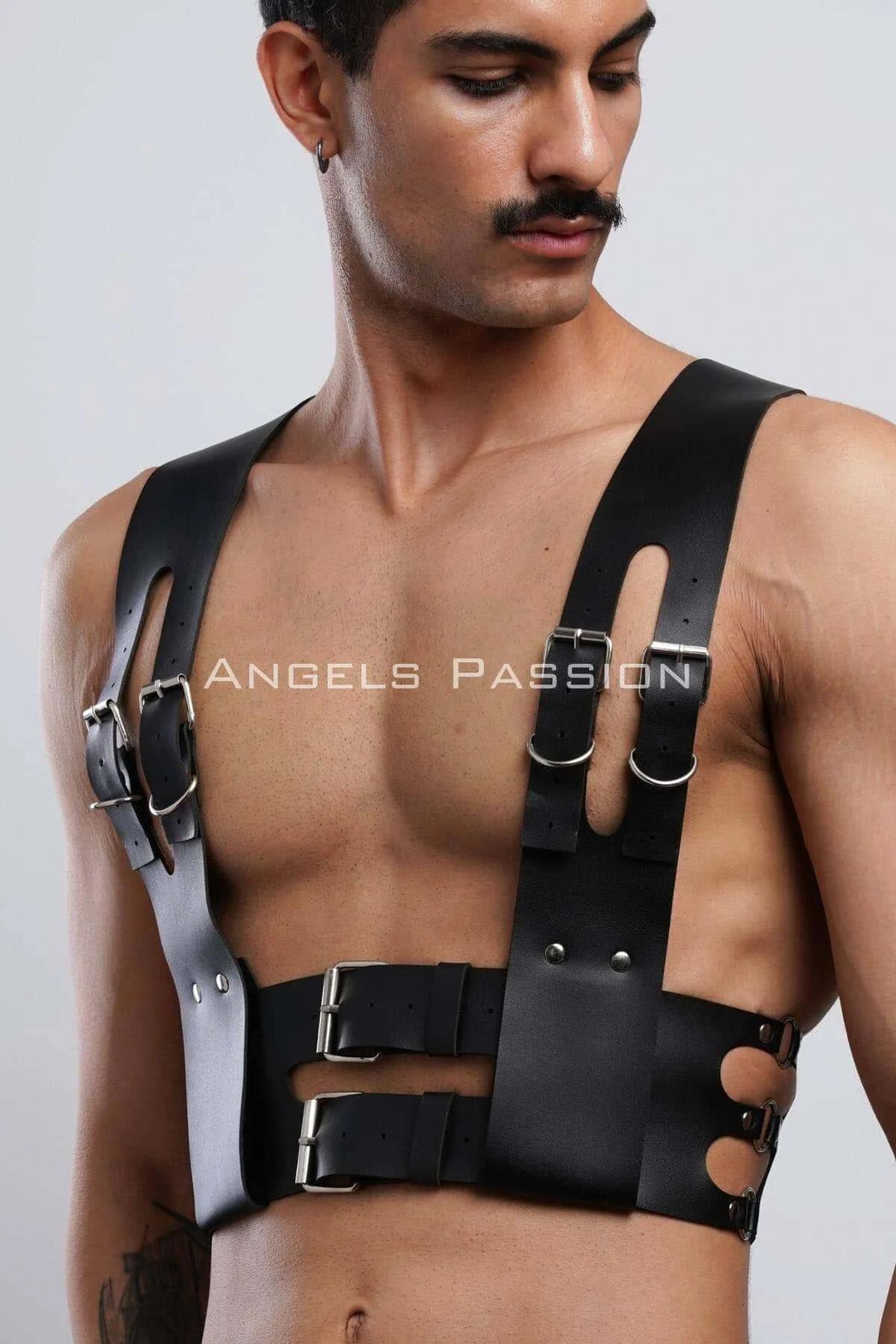 Siyah deri erkek harness bileklik kelepçe aksesuarı bilek üzerinde