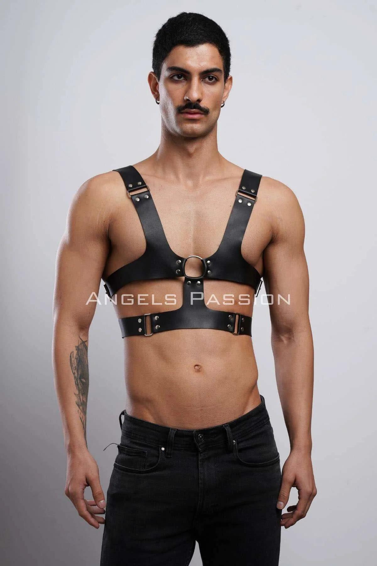 Mat siyah PU deri erkek harness V-şekilli omuz bantları ve bronz metal tokalar