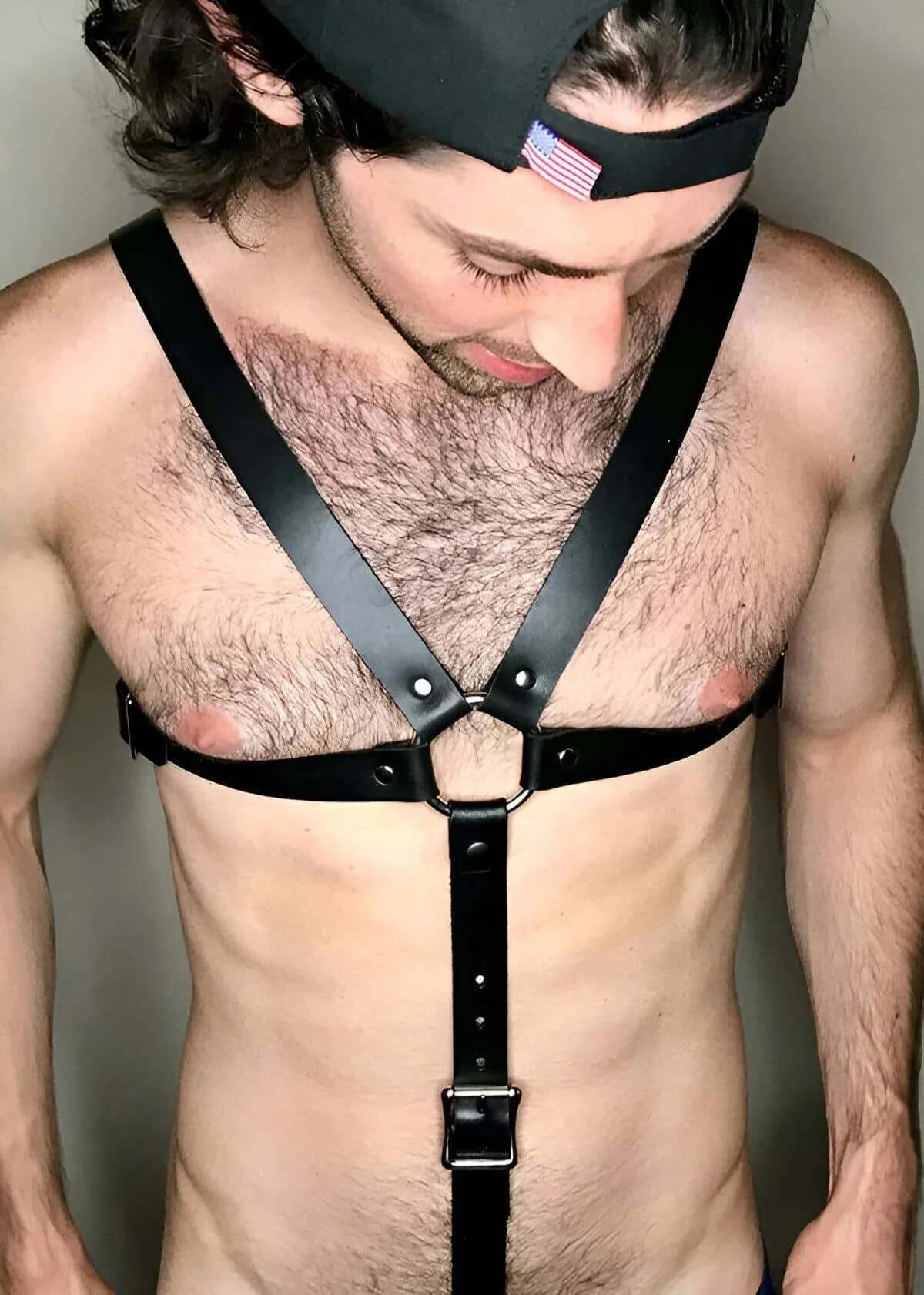 Merkez O-halka gümüş toka ayarlanabilir karın askılı siyah suni deri göğüs harness erkek moda aksesuar