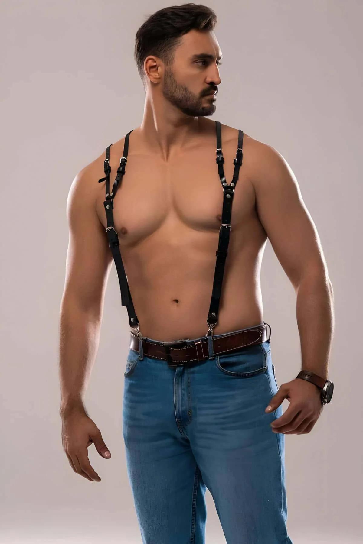 Merkez D-halka detaylı ve 1,5 cm geniş bantlı ayarlanabilir siyah omuz harness