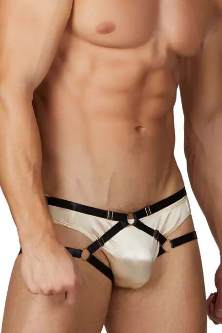 Siyah suni deri çapraz askılar ve altın O-halka aksan detaylı krem saten erkek harness slip ön görünüm