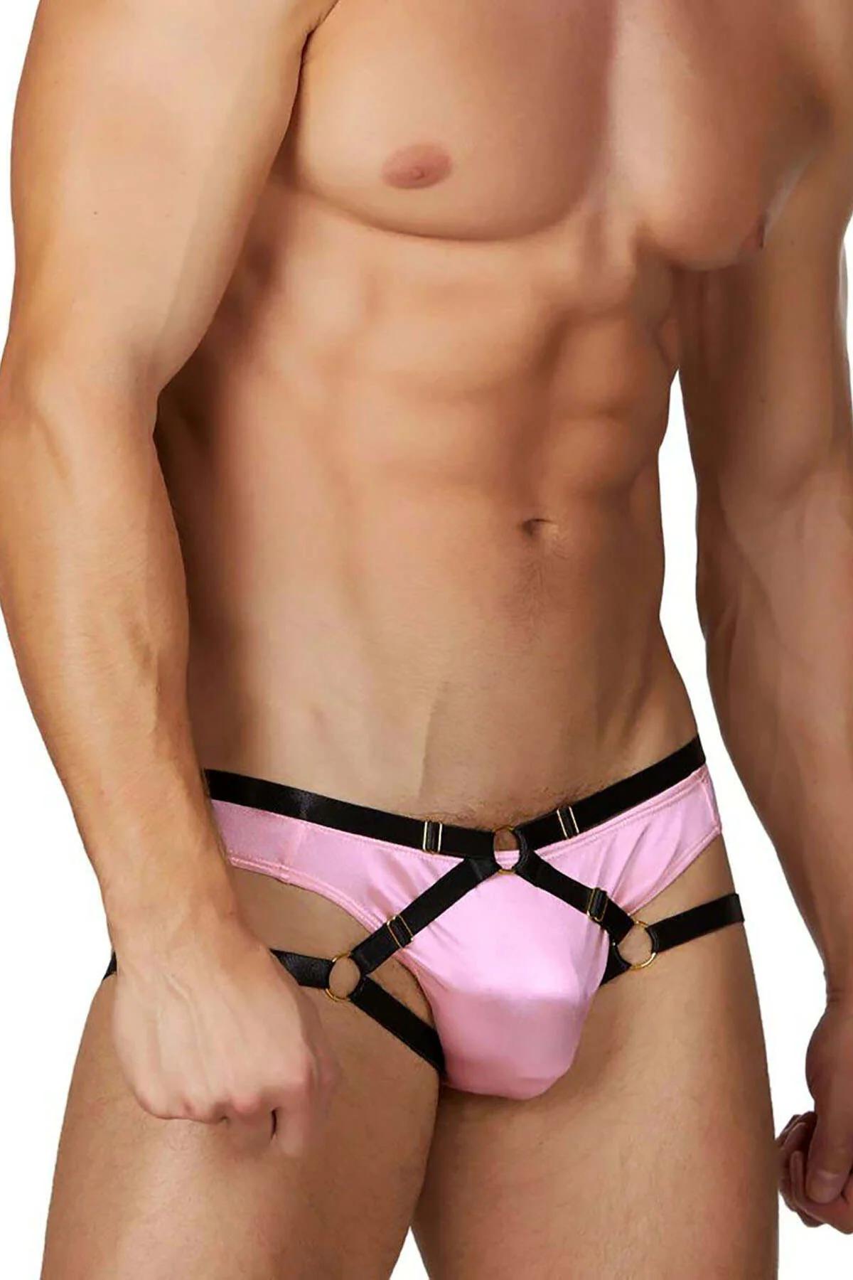 Çapraz askı düzeni ve krem kumaş paneli gösteren erkek saten harness slip tam ön görünüm