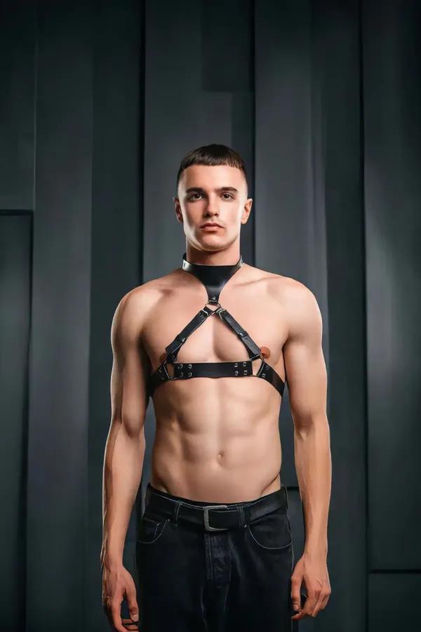 Gümüş O-halka ile ayarlanabilir çoker göğüs harness siyah suni deri, erkek modelde