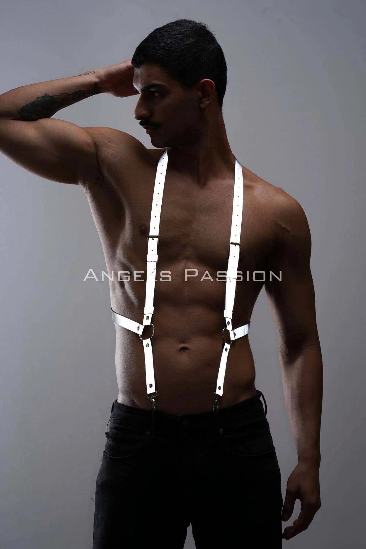 Beyaz reflektör harness omuz askısındaki ayarlanabilir metal toka ve ilmek detayı