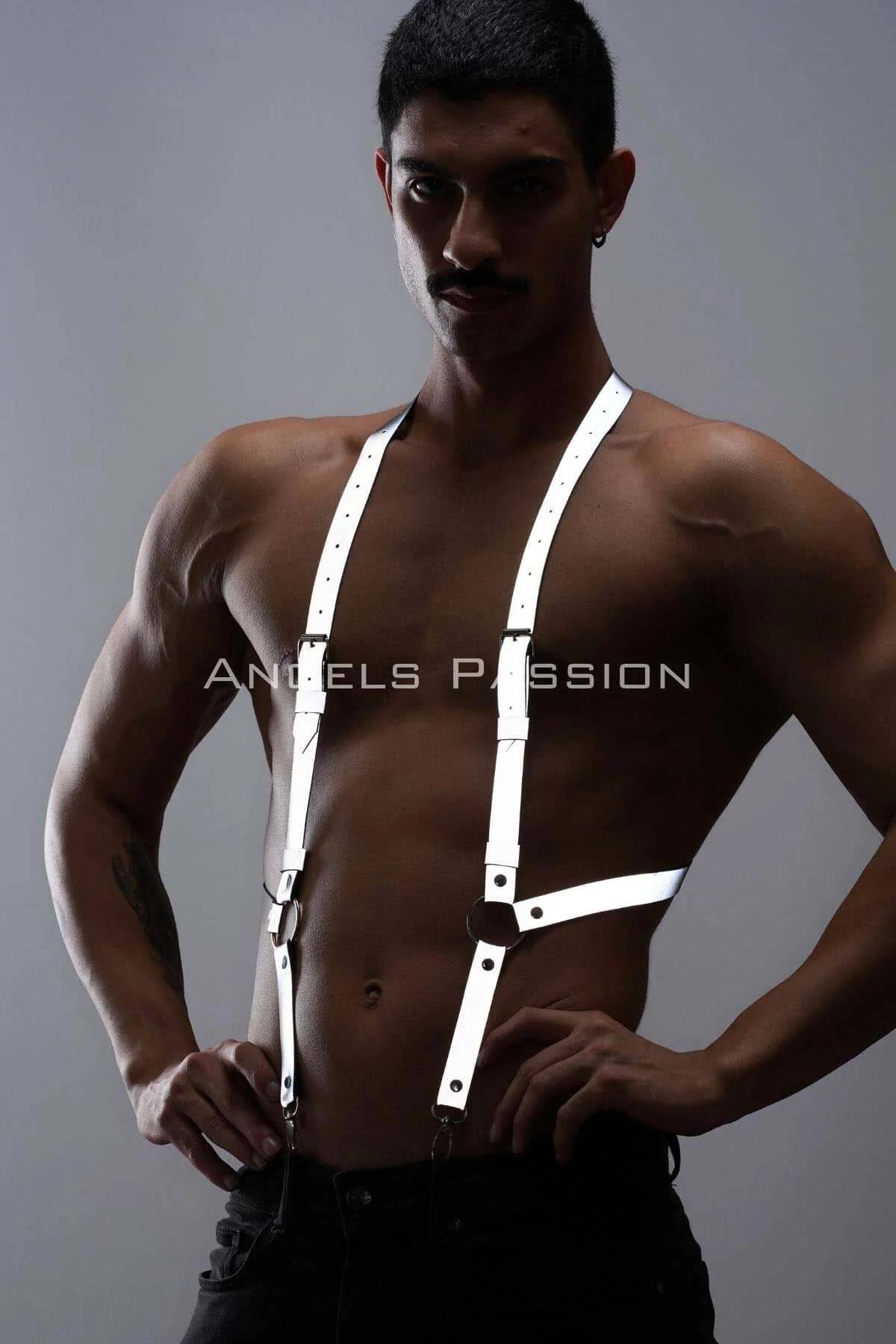 Gümüş donanım gösteren bel seviyesindeki beyaz reflektör harness alt klips bağlayıcıları