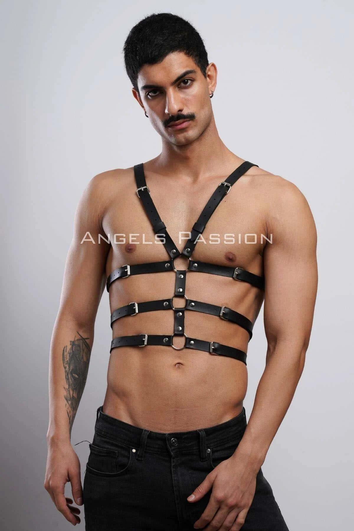 erkek vegan deri harness merkezi O-halka ve çift perçin sırası yakın çekim