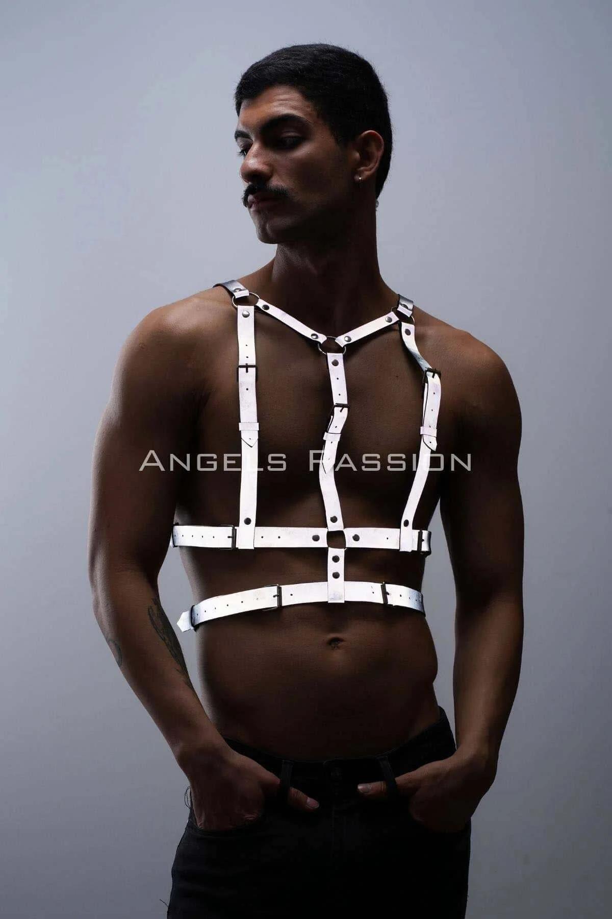 Gümüş pin toka detaylı ayarlanabilir beyaz göğüs harness bel bandı, erkek festival aksesuarı