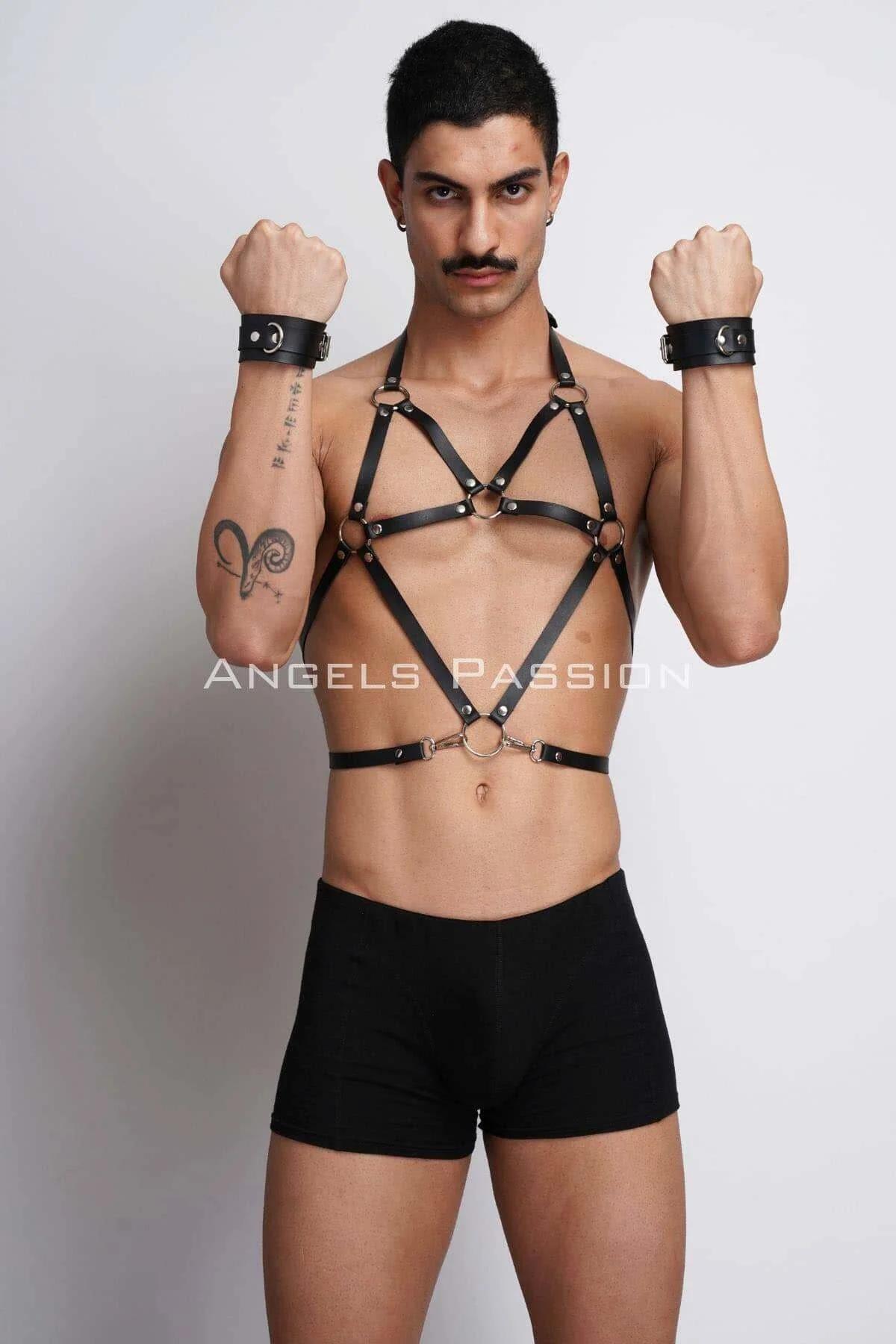 erkek harness set bileklik d-halka perçin yakın çekim siyah