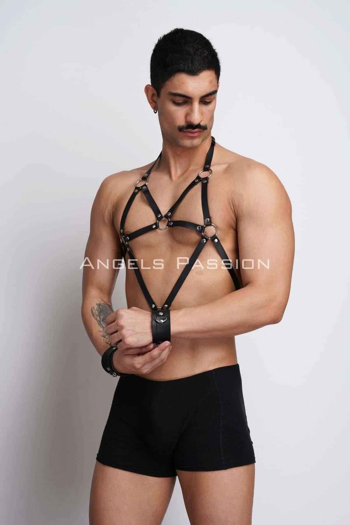 erkek parti harness ve bileklik siyah vegan deri gümüş metal donanım yan detay